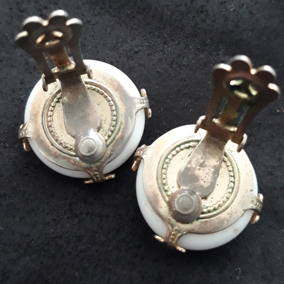 Vtg Art Deco White Milk Glass Button Clip On Earrings - Picture 5 of 8